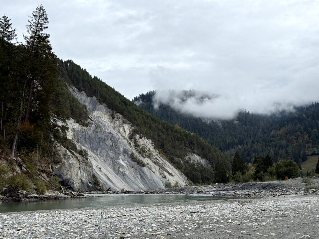 Blick in die Rheinschlucht bei Valendas-Sagogn