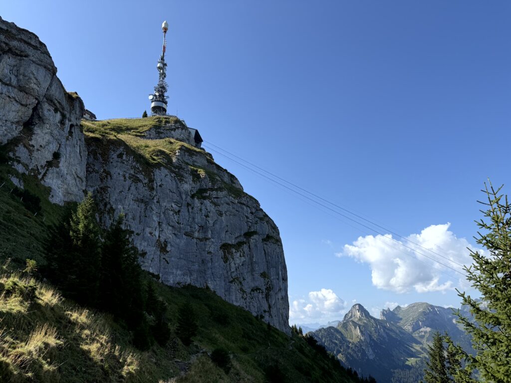 Hoher Kasten – Saxer Lücke – Brülisau: Wanderung durch den Alpstein Blick auf den Hohen Kasten vom Kastensattel